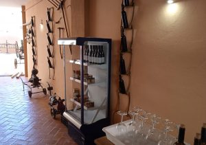 Productos típicos manchegos de calidad gourmet disponibles a la venta.